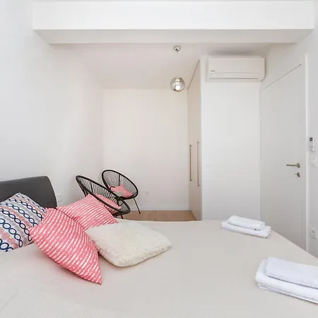 Life Plus-two Bedroom With Terrace Appartement *