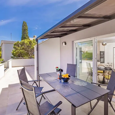 Life Plus-two Bedroom With Terrace * Dubrownik