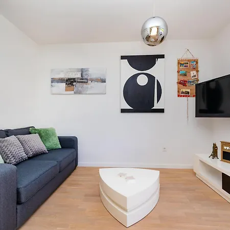 Apartment Life Plus-two Bedroom With Terrace *