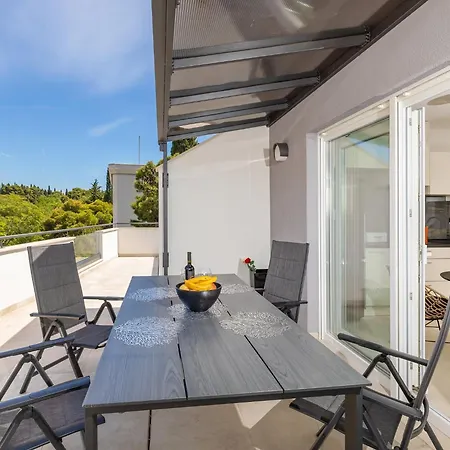 Life Plus-two Bedroom With Terrace Dubrownik